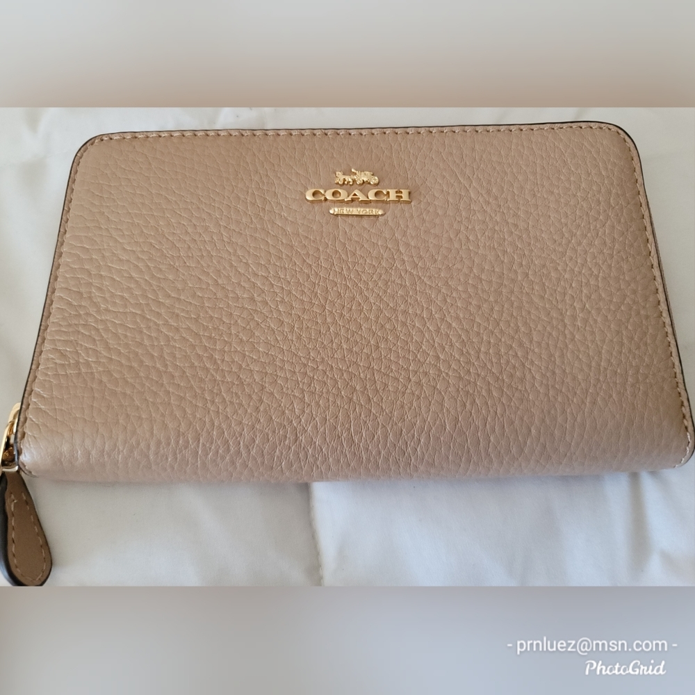 Coach Medium ID Zip Wallet